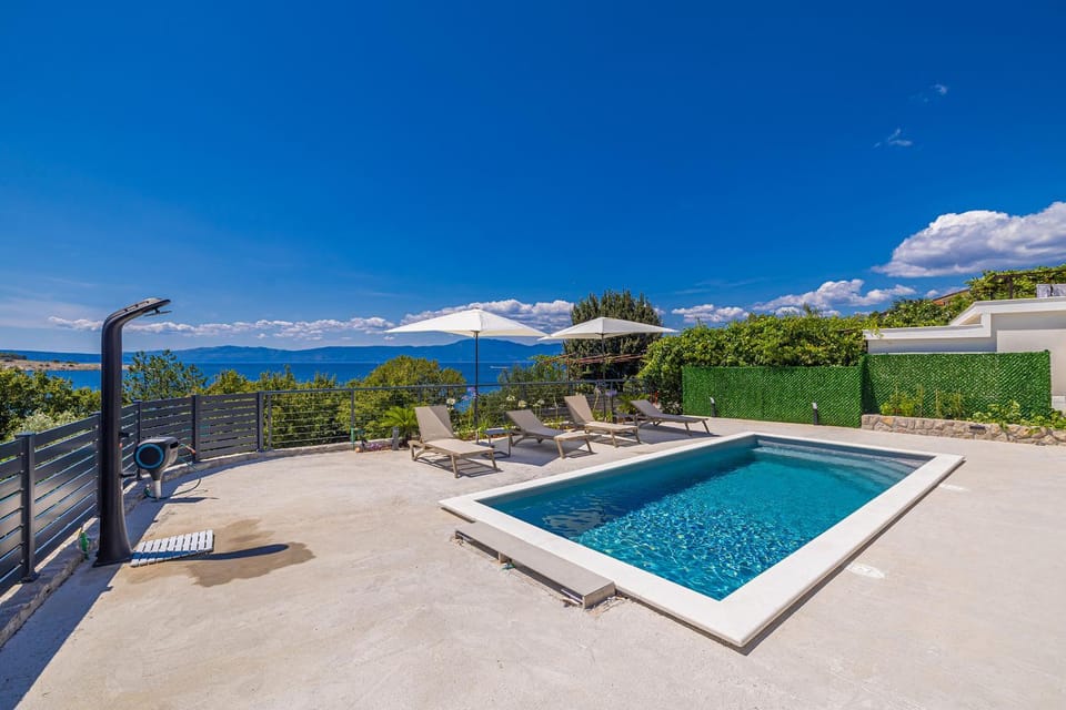 Sea view, Swimming pool