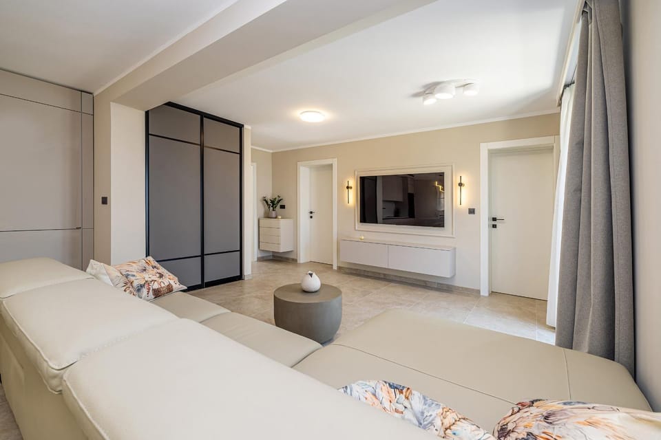 TV and multimedia, Living room, Seating area