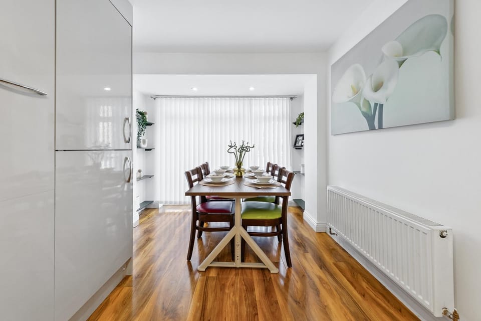 Seating area, Dining area
