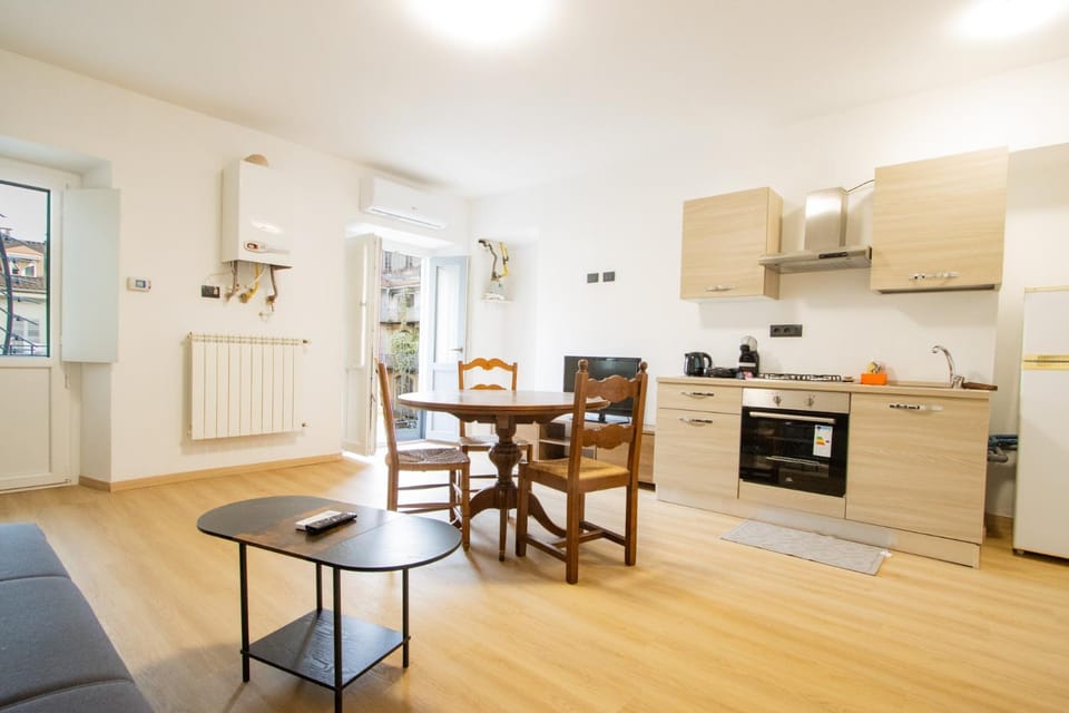 Kitchen or kitchenette, Dining area, oven, pet friendly, stove, toaster