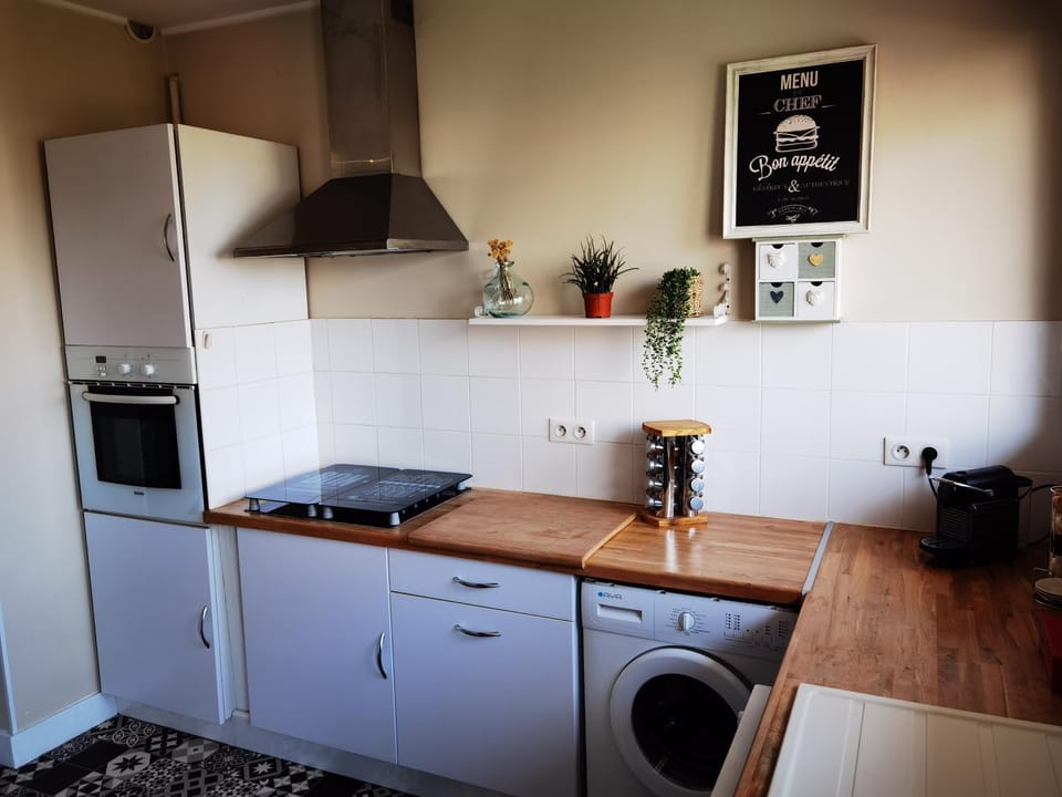 Kitchen or kitchenette, dishwasher, oven, stove, washing machine