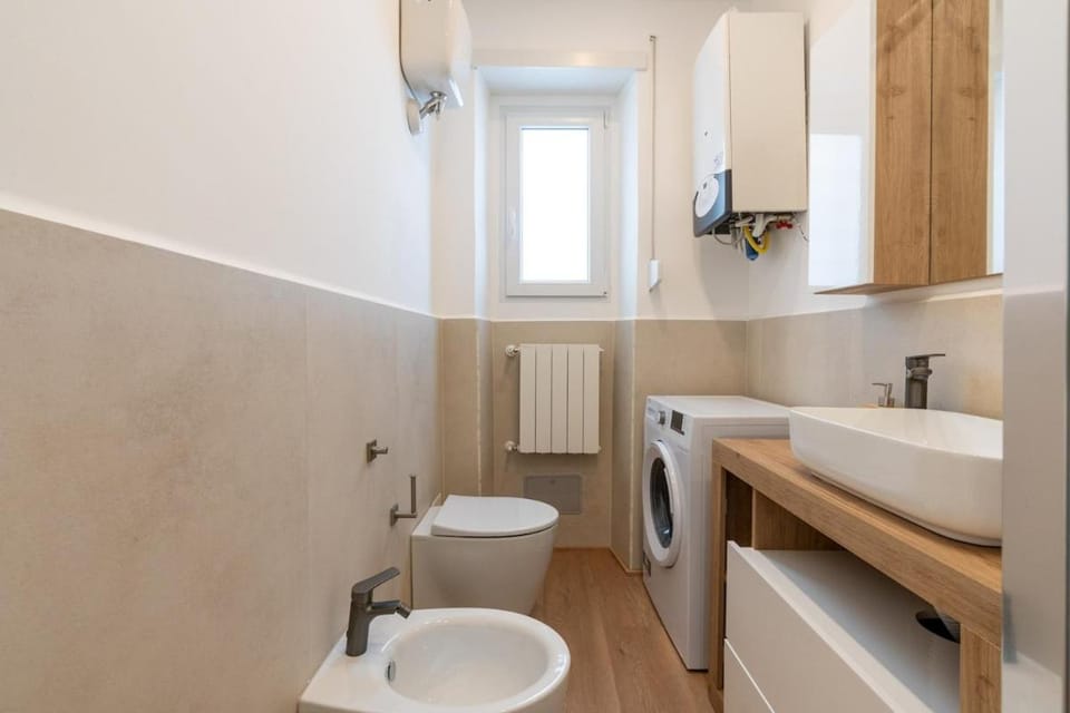 Toilet, Bathroom, washing machine