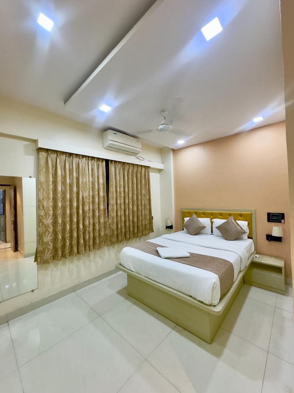 Bed, Bedroom, air conditioner