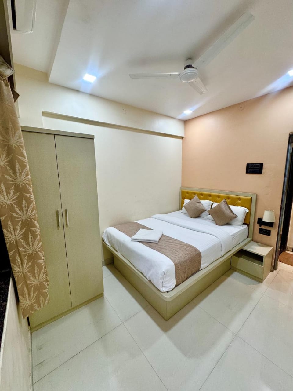 Bed, Bedroom, air conditioner