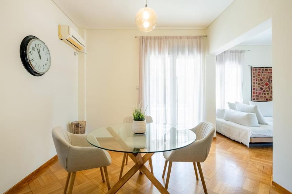 Beach & City - Glyfada 2BR Apartment in South Athens