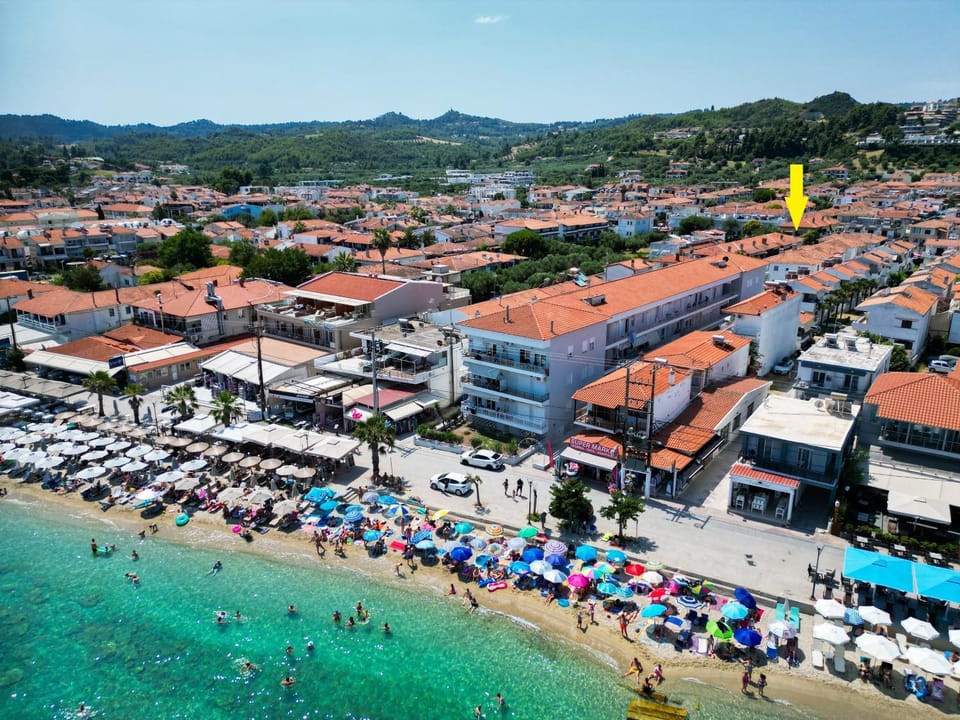 Property building, Day, Neighbourhood, Bird's eye view, Beach, City view, Location
