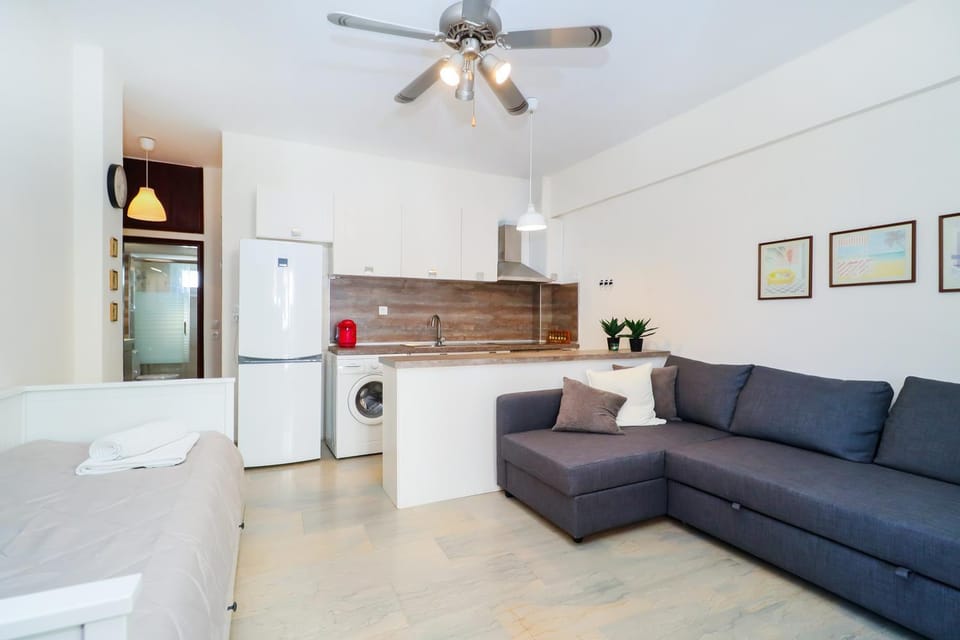 Kitchen or kitchenette, Living room, Seating area