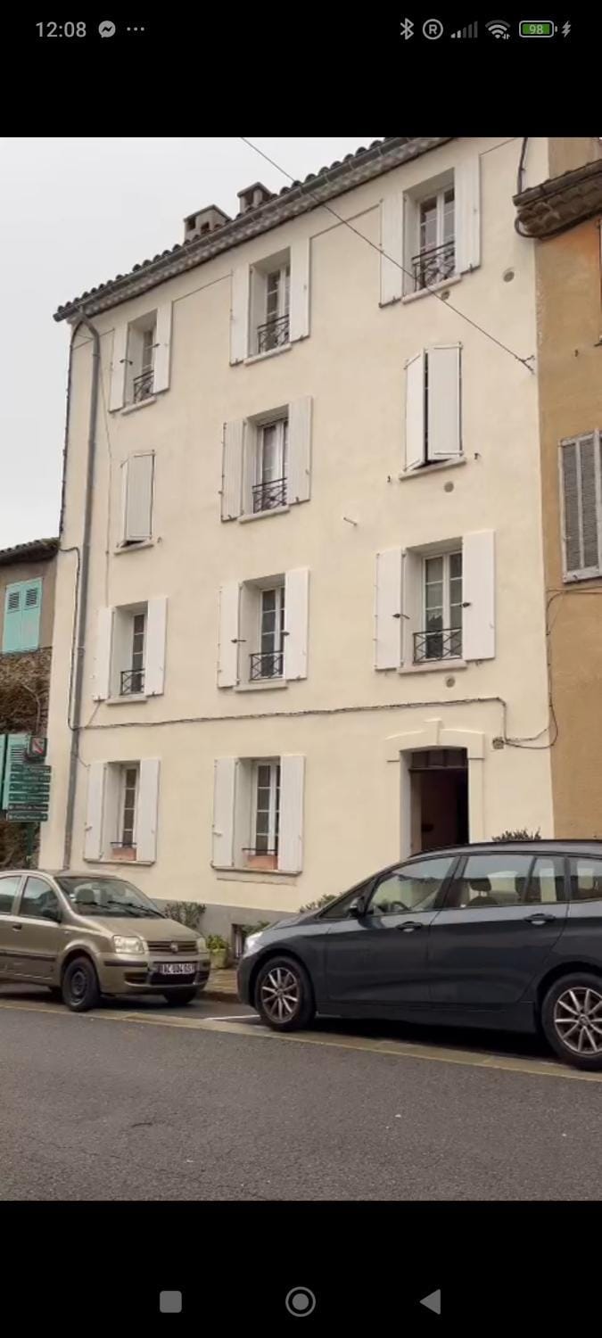 Property building, Location