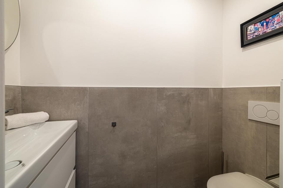 Toilet, Bathroom