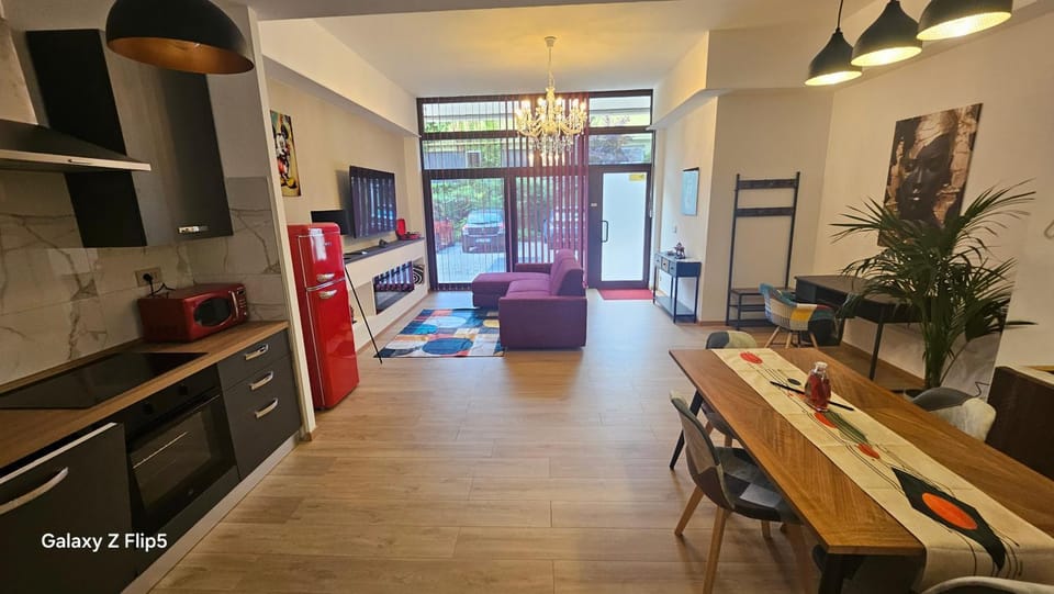Living room, Dining area