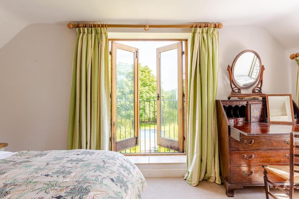 Cotswold Farmhouse with Swimming Pool House in Stroud District