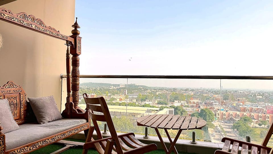 Day, View (from property/room), Balcony/Terrace, Seating area, City view