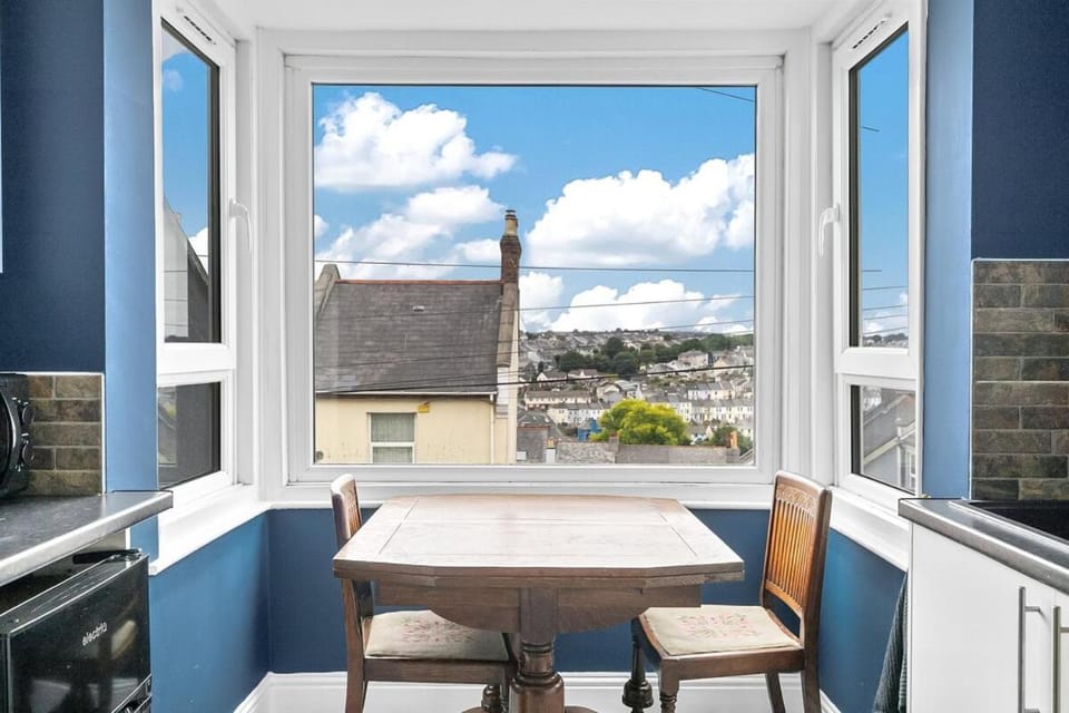Dining area, City view