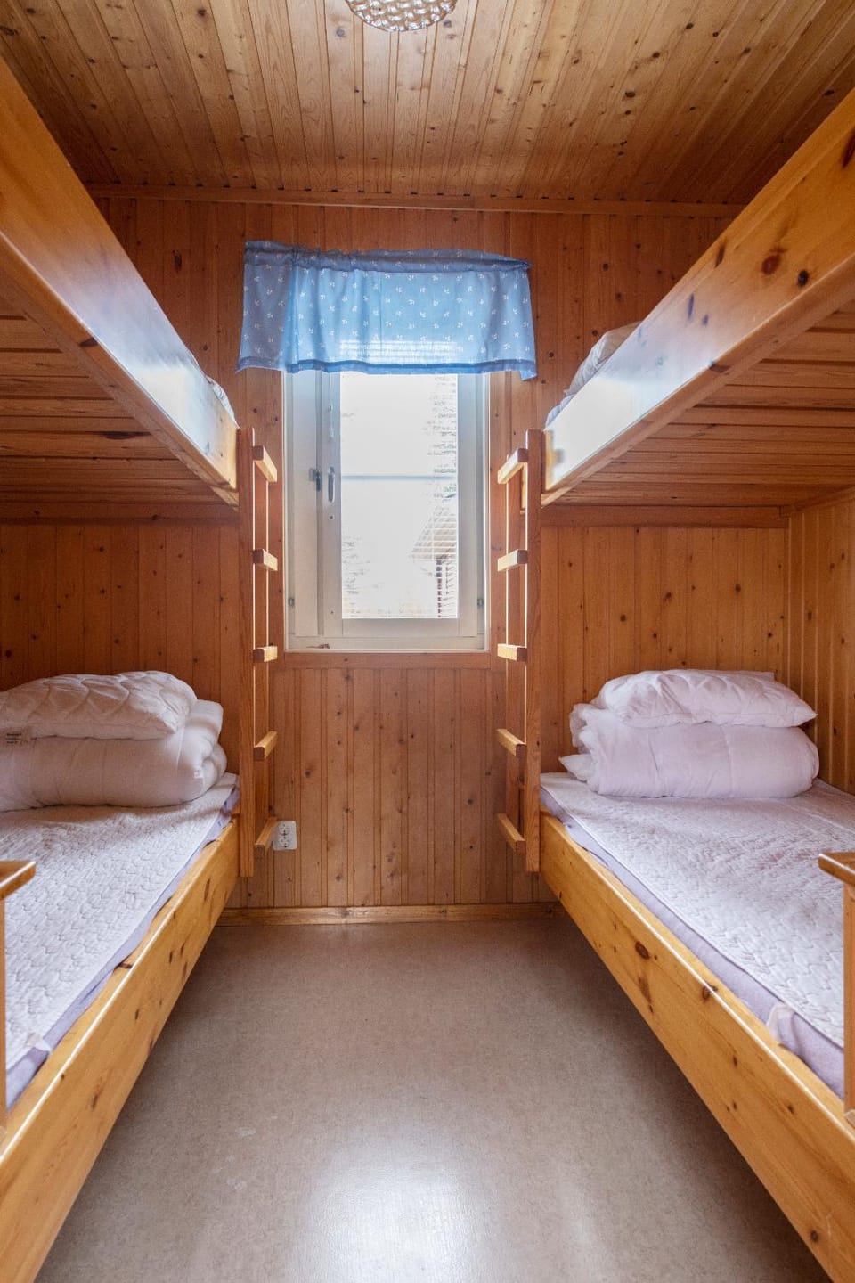 Bedroom, bunk bed