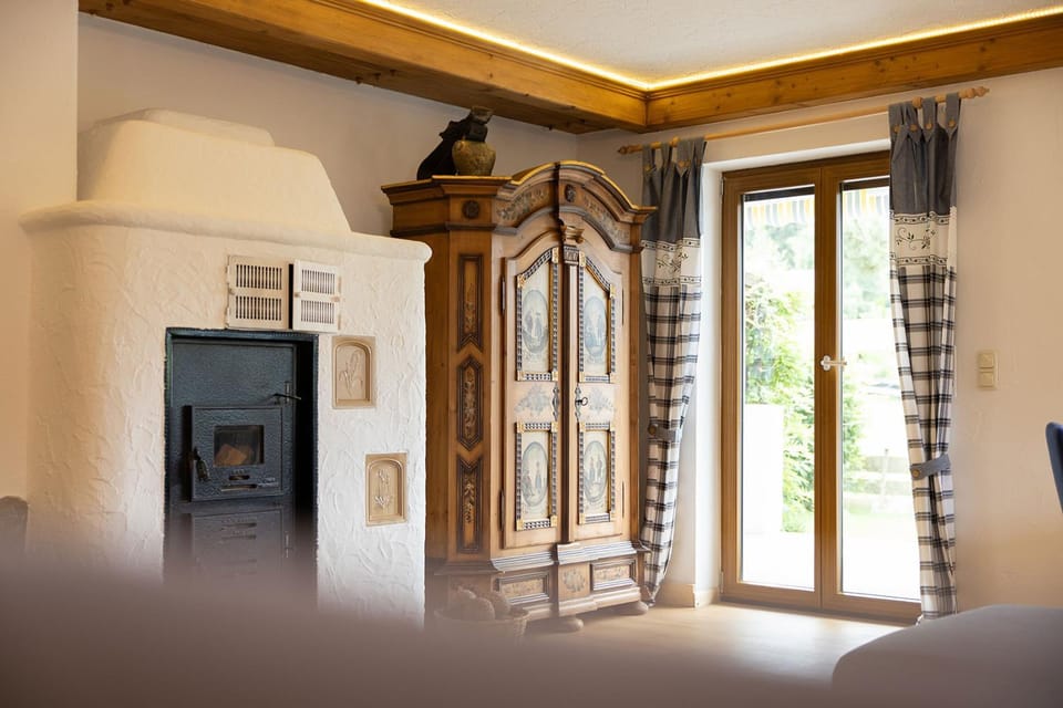 Living room, Photo of the whole room, Entertainment, fireplace, internet