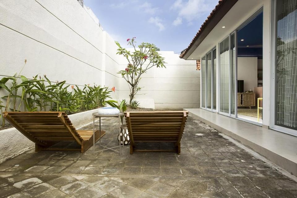 View (from property/room), Balcony/Terrace, Seating area, sunbed