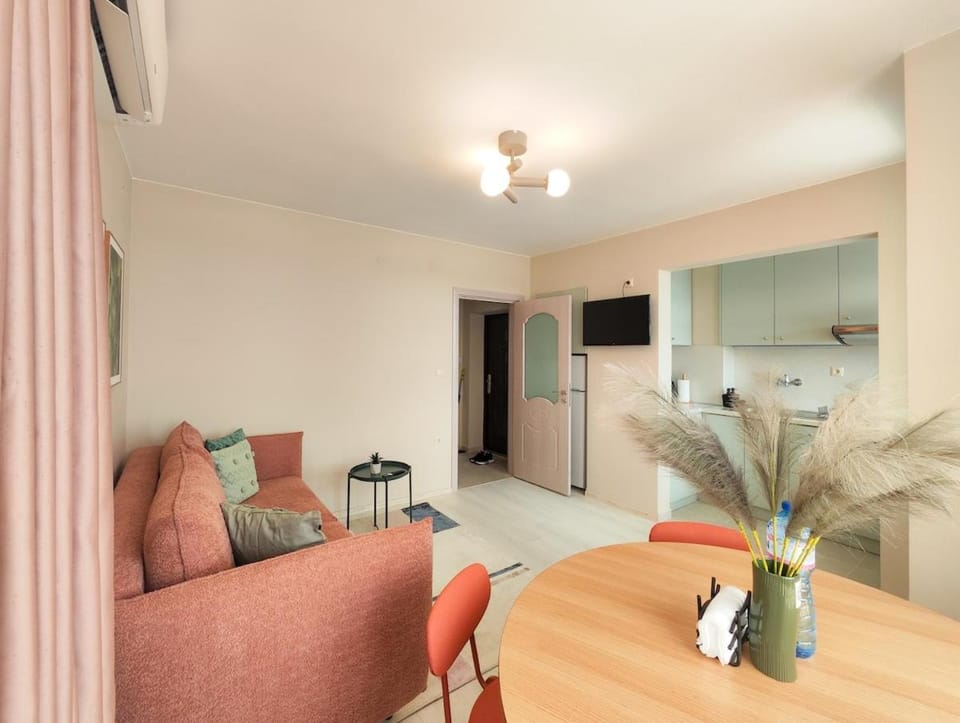Kitchen or kitchenette, Living room, Seating area, Dining area