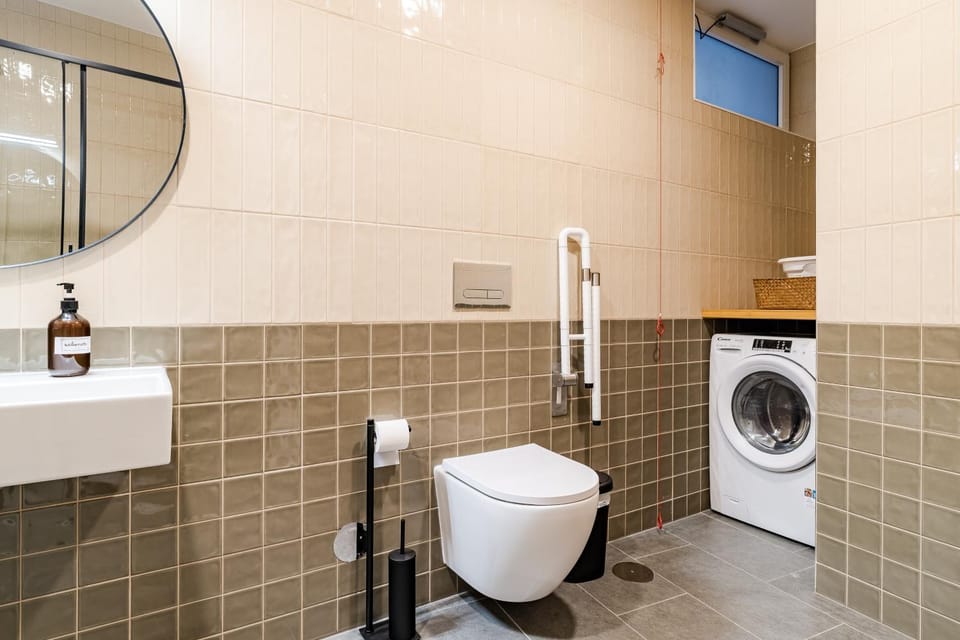 Bathroom, Living room