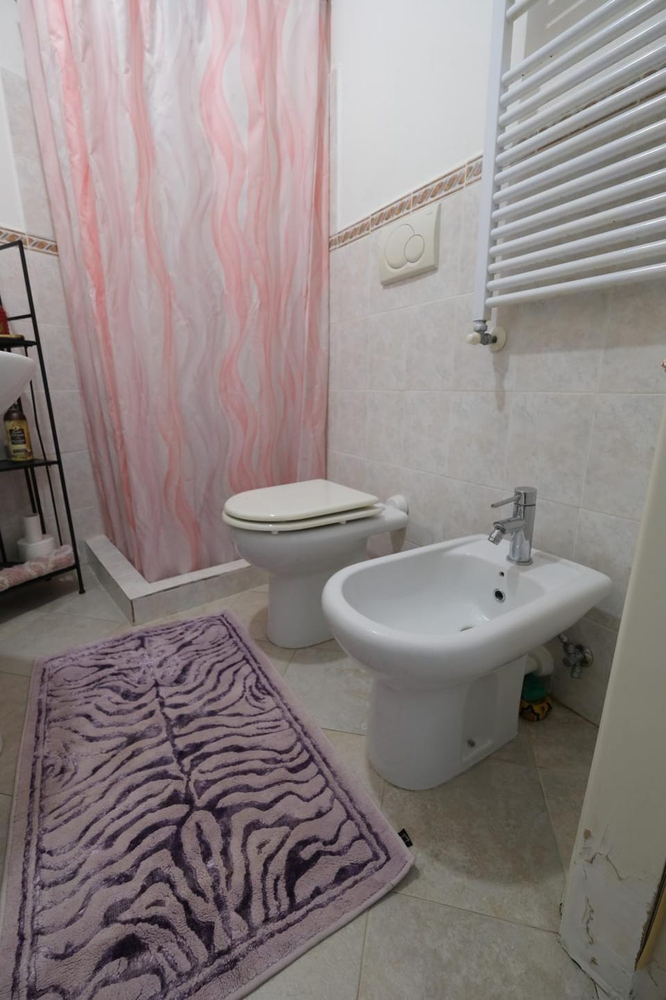 Shower, Toilet, Bathroom, bidet, towels