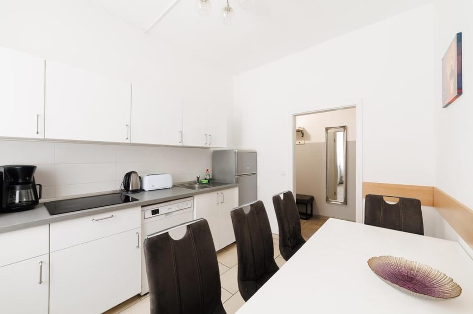 Coffee/tea facilities, Kitchen or kitchenette, Seating area, Dining area, pet friendly, stove, toaster