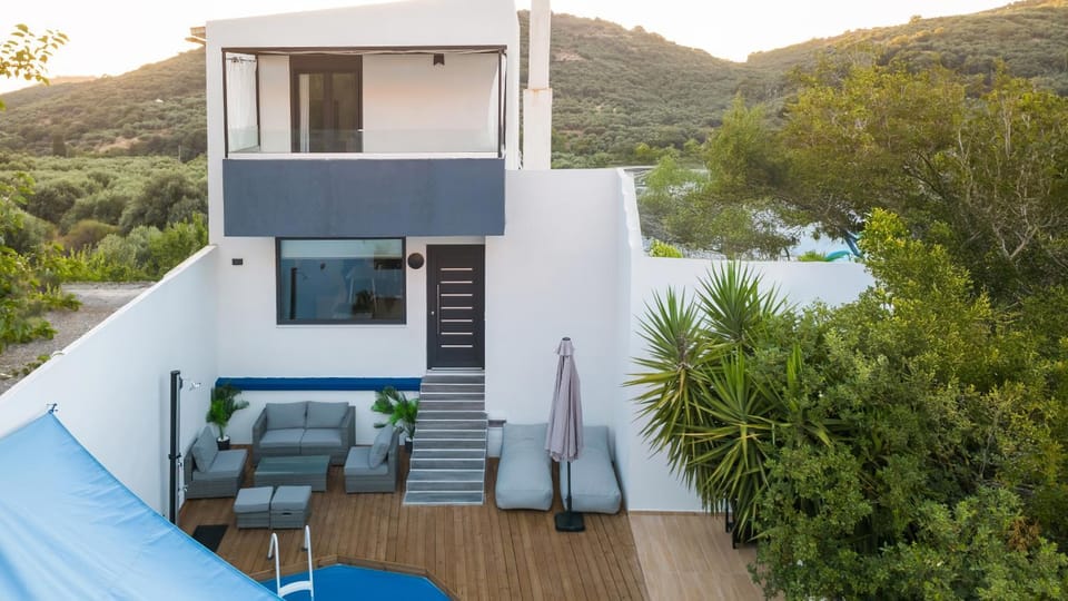 Property building, Patio, Natural landscape, View (from property/room), Balcony/Terrace, Seating area, Garden view, Mountain view, Pool view, Swimming pool, sunbed