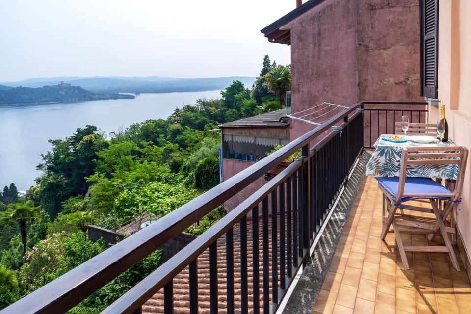 Patio, Natural landscape, View (from property/room), Balcony/Terrace, Dining area, Lake view