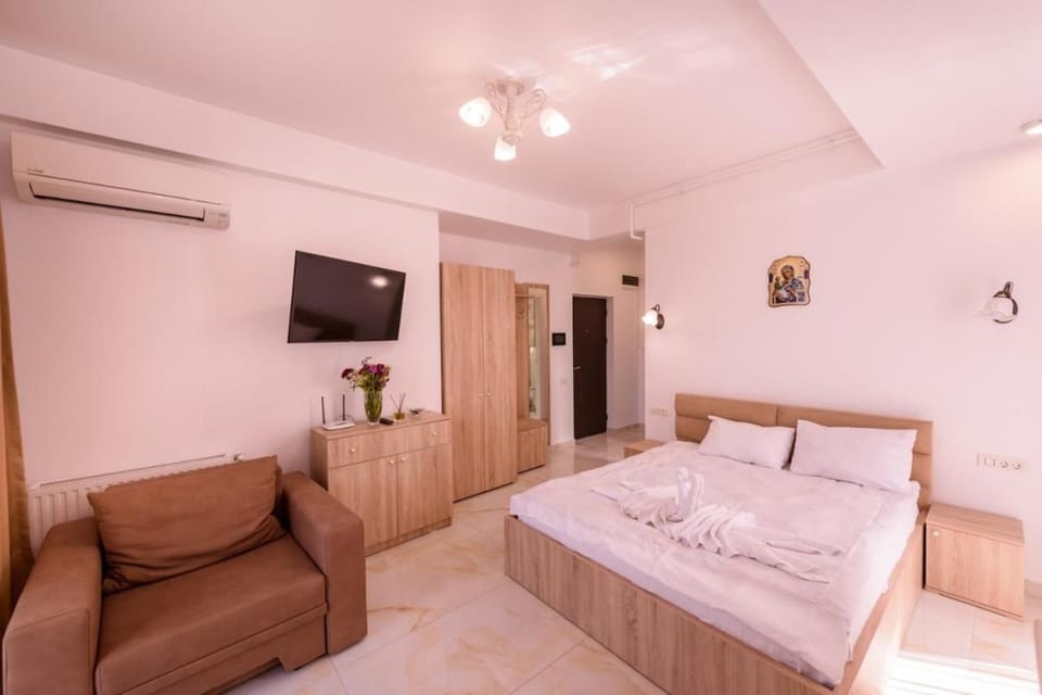 Bed, Living room, Bedroom, air conditioner