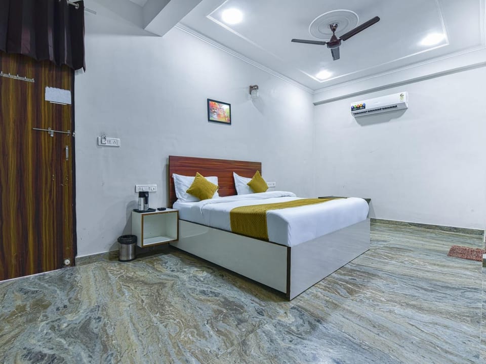 Bed, Photo of the whole room, Bedroom, air conditioner