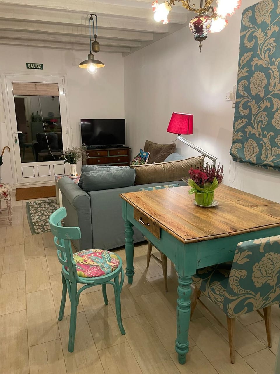 Seating area, Dining area