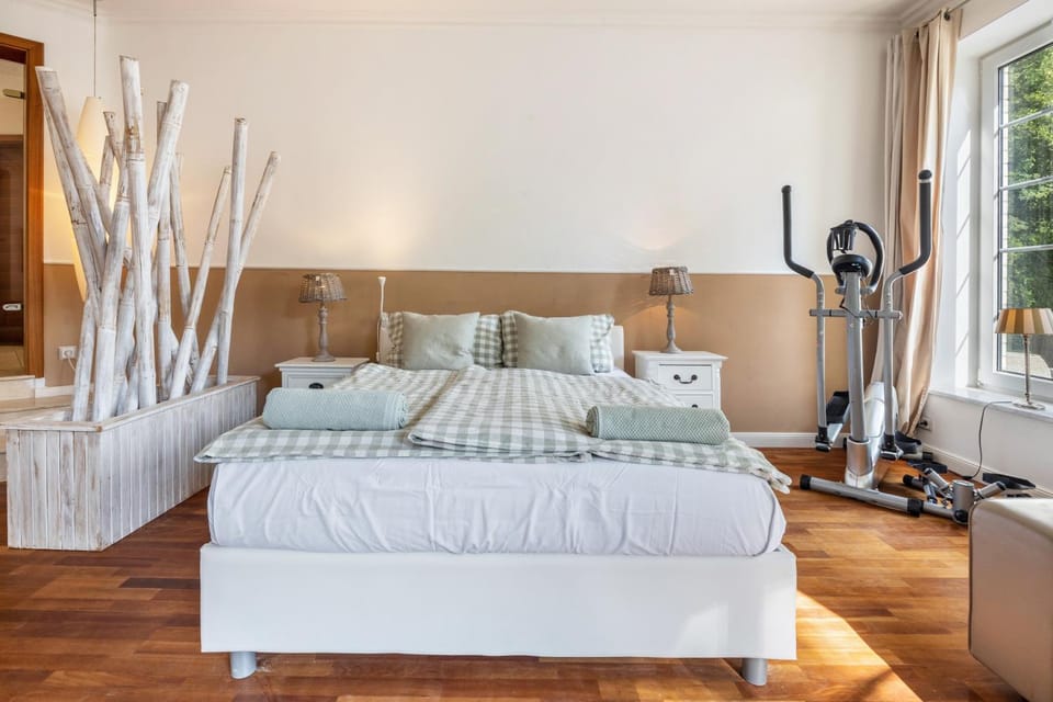 Living room, Bedroom