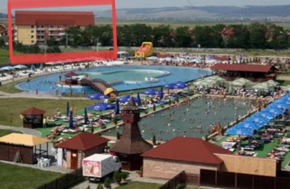 Bird's eye view, Pool view