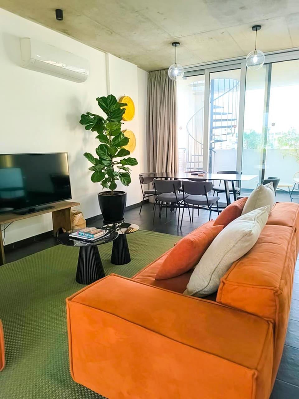 Communal lounge/ TV room, TV and multimedia, Living room, Seating area, Evening entertainment