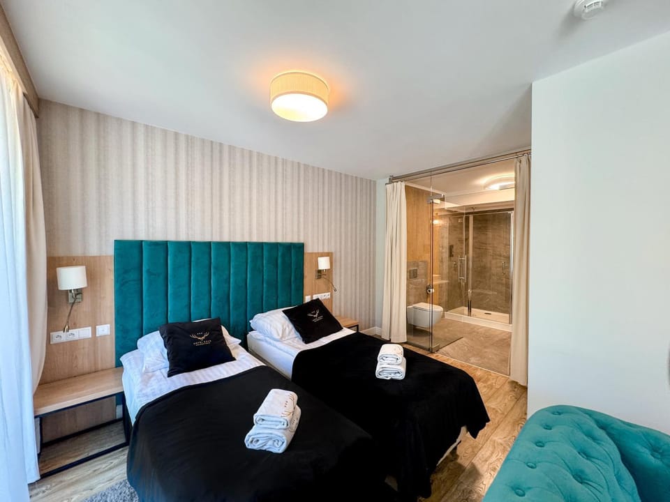 Bed, Photo of the whole room, towels