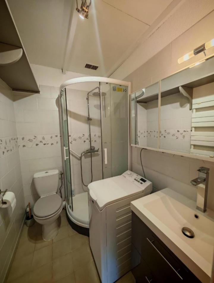 Shower, Bathroom