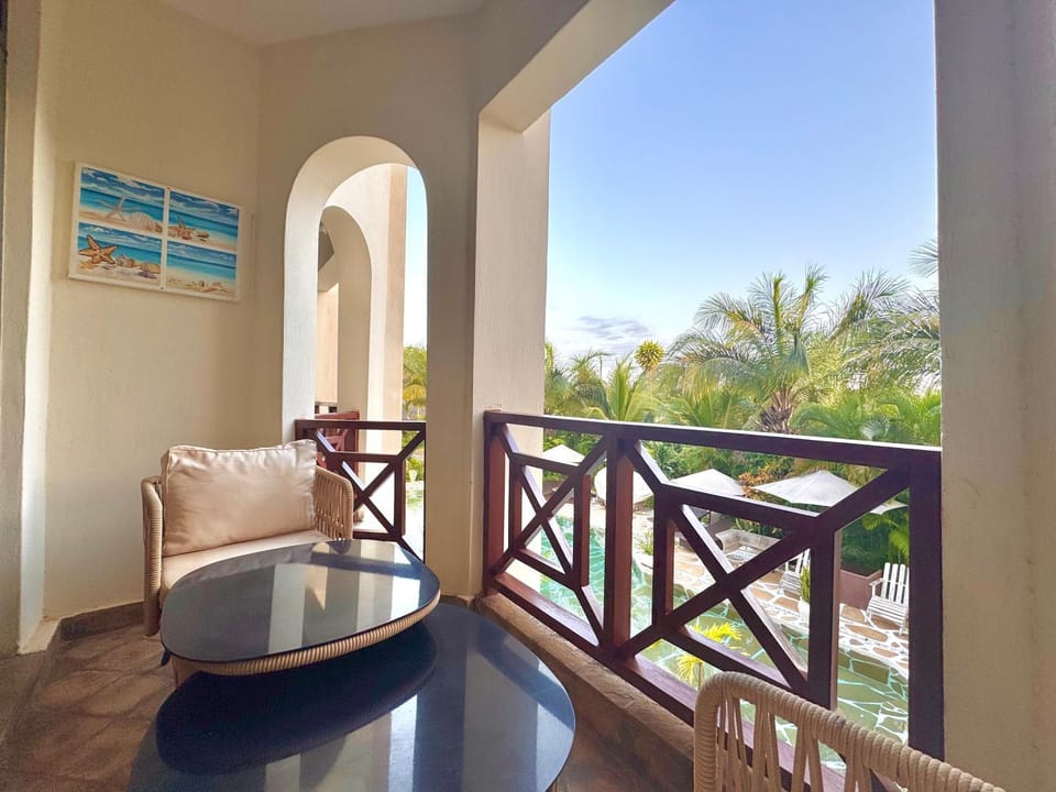 View (from property/room), Balcony/Terrace, Seating area