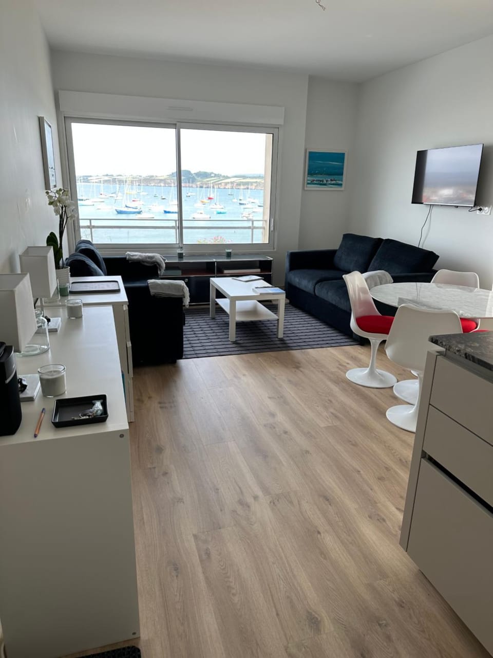 Living room, Dining area