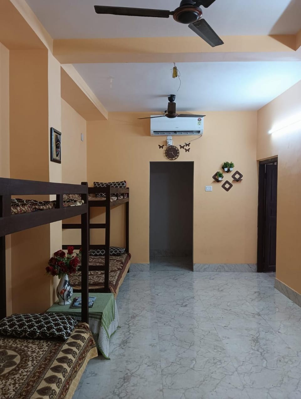 TheaNest Middle point of Airport & Dudum Metro Apartment in Kolkata