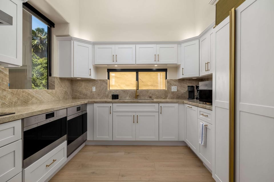 The 357 Beach Pad, Renovated, Refined, Steps from the Surf! House in La Jolla