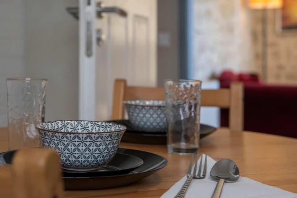 Modern Greek Escape close to Alimos Shore Apartment in Alimos