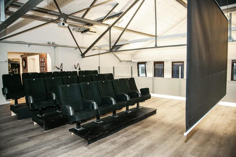 Casino Whirlpool-Sauna-Kino-Indoor Basketball House in Rhineland-Palatinate