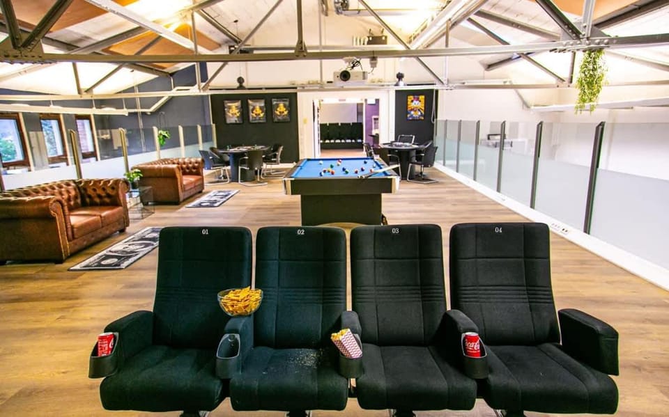 Casino Whirlpool-Sauna-Kino-Indoor Basketball House in Rhineland-Palatinate