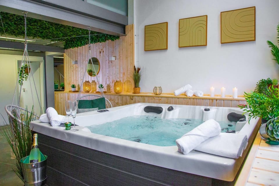 Casino Whirlpool-Sauna-Kino-Indoor Basketball House in Rhineland-Palatinate