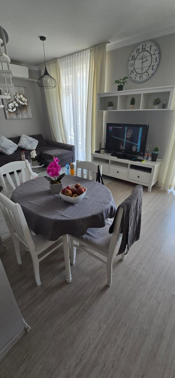 TV and multimedia, Living room, Seating area, Dining area, Evening entertainment