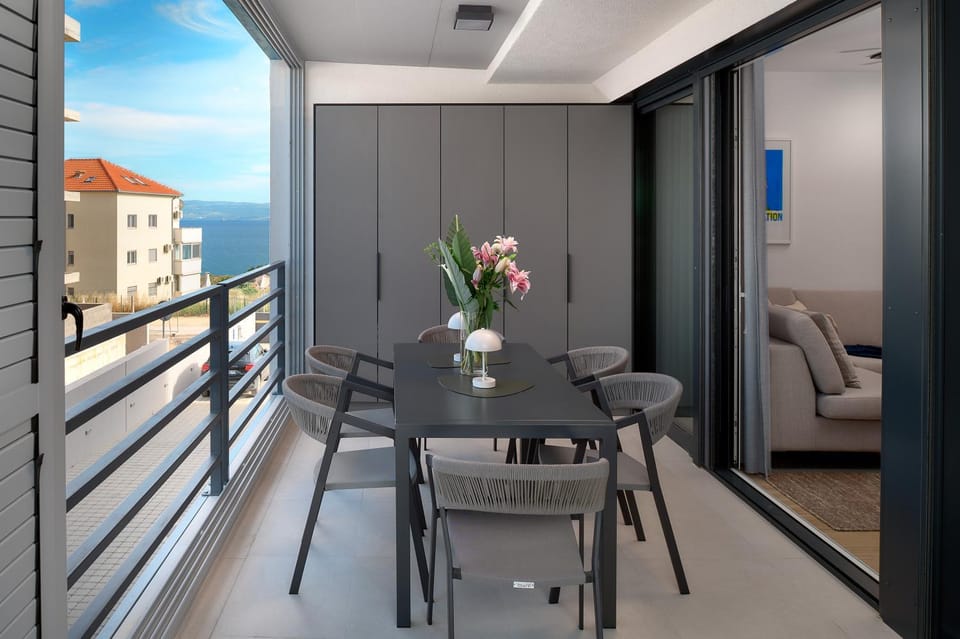 Patio, View (from property/room), Balcony/Terrace, Seating area, Dining area