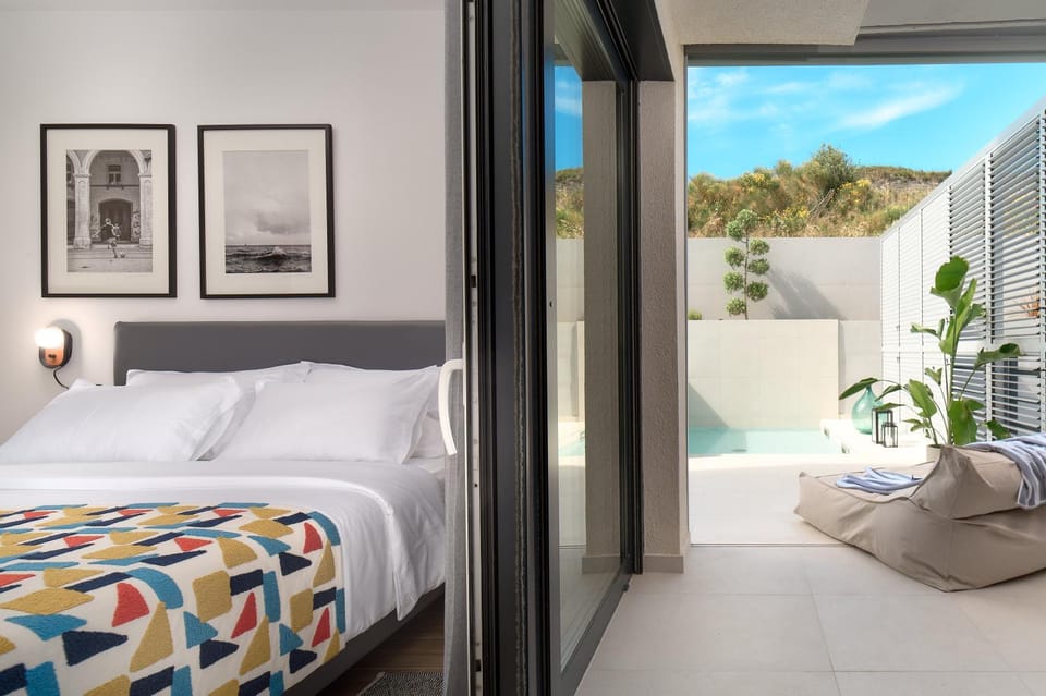Bed, Natural landscape, View (from property/room), Bedroom, Mountain view
