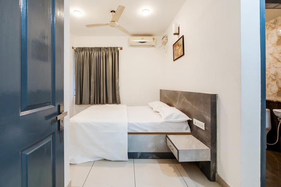 Bed, Bedroom, air conditioner