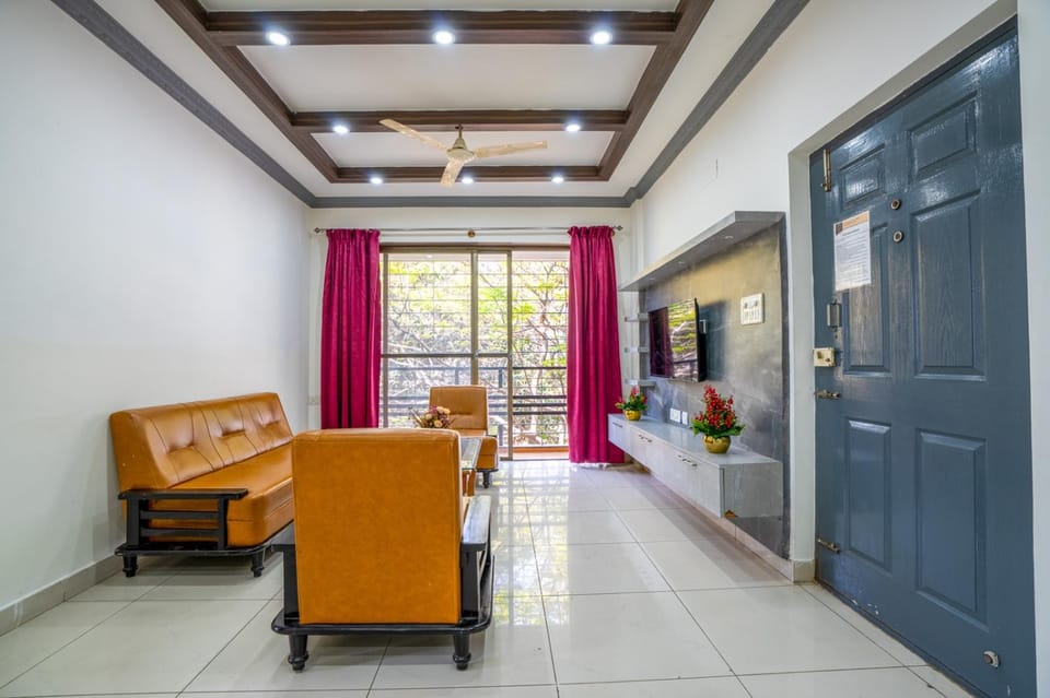 TV and multimedia, Balcony/Terrace, Living room, Street view