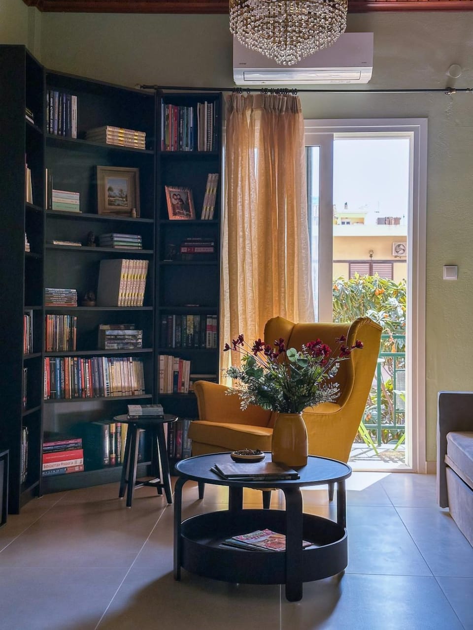 Library, Living room, Seating area