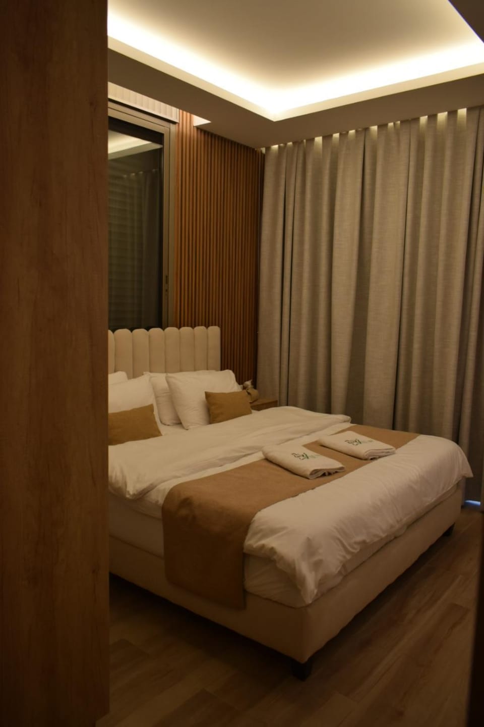 Bedroom, towels