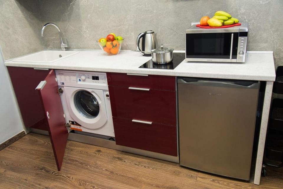 Coffee/tea facilities, Kitchen or kitchenette, stove, toaster, washing machine